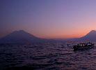Navegando por el lago de Atitlan...
